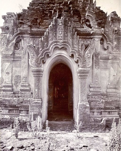 Arched doorway of Kondawgyi Temple, Pagan(Myanmar)